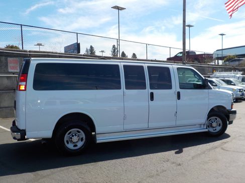 Used 2017 Chevrolet Express 3500 LT w/ LT Preferred Equipment Group RWD image 8