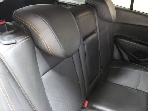 Used 2019 Chevrolet Trax LT w/ LT Convenience Package FWD image 9