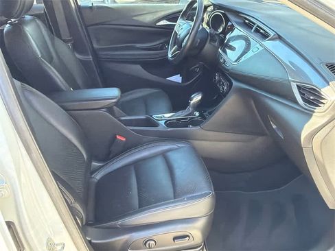 Used 2022 Buick Encore GX Essence image 12