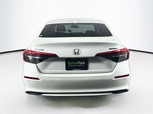 Used 2023 Honda Civic Touring image 7