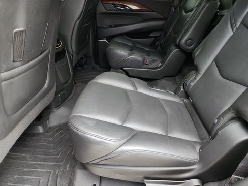 Used 2020 Cadillac Escalade Luxury RWD image 32
