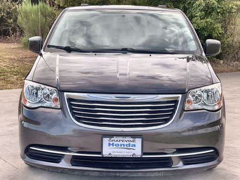 Used 2015 Chrysler Town & Country LX FWD image 7