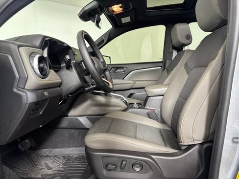Used 2024 Chevrolet Colorado ZR2 w/ Technology Package AWD/4WD image 11