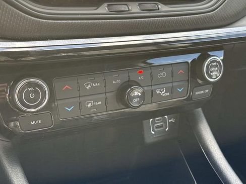 Used 2022 Jeep Compass Trailhawk w/ Trailhawk Convenience Group AWD/4WD image 19