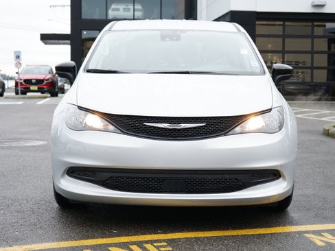 Used 2024 Chrysler Voyager LX image 2