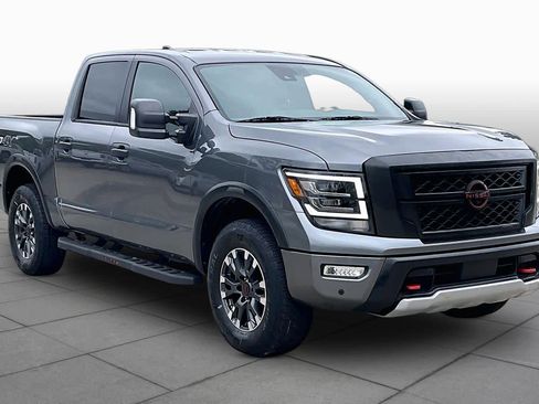 Used 2023 Nissan Titan PRO-4X w/ Pro-4x Convenience Package AWD/4WD image 3