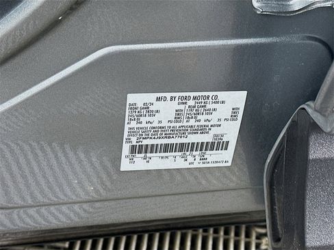 Used 2024 Ford Edge SEL image 35