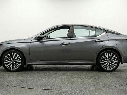 Used 2025 Nissan Altima 2.5 SV FWD image 5