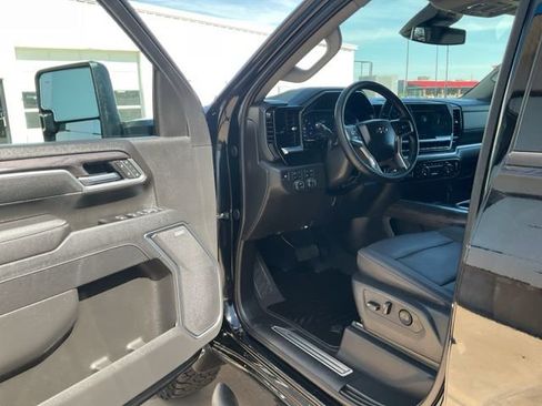 Used 2025 Chevrolet Silverado 2500 LTZ w/ LTZ Plus Package AWD/4WD image 3