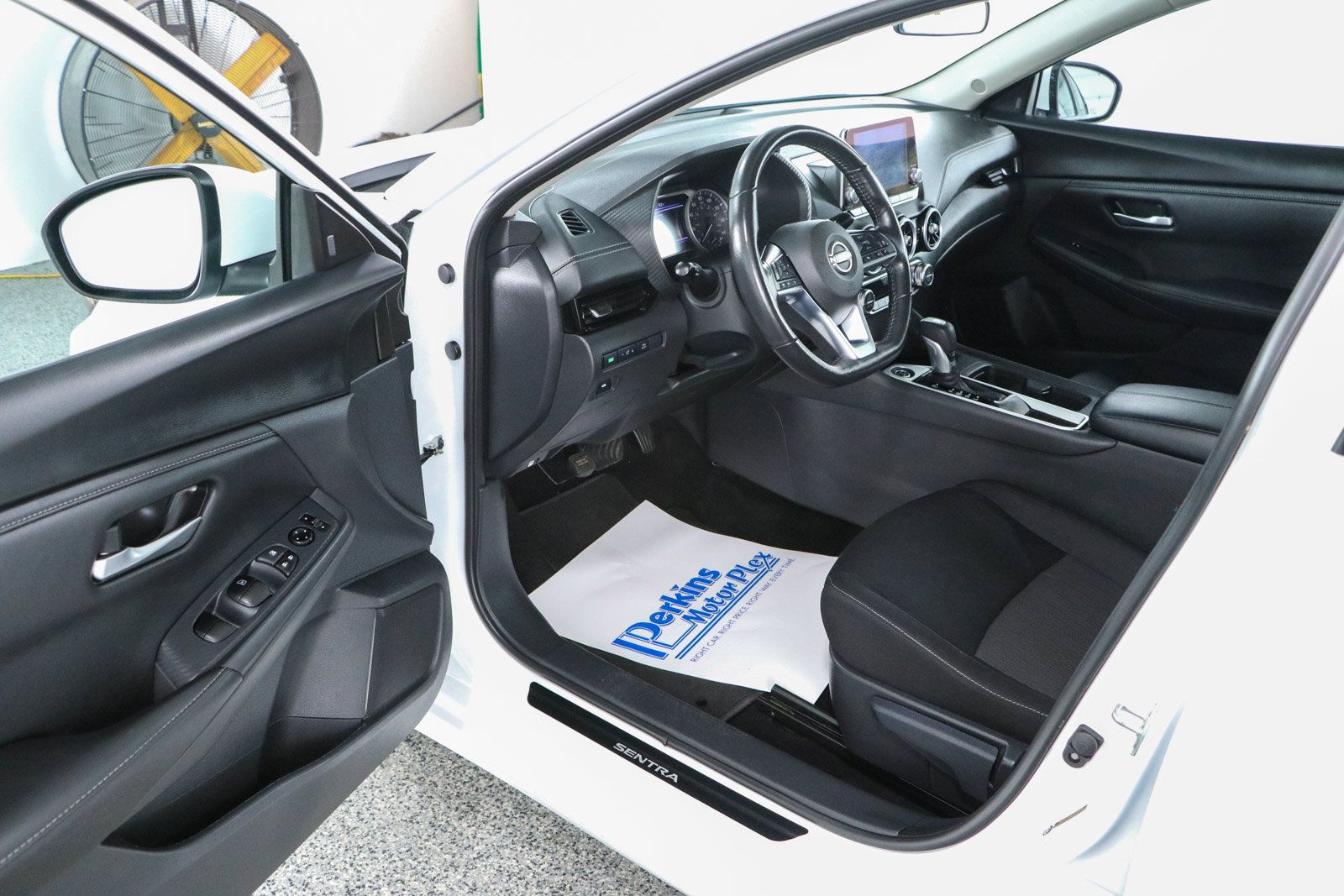 Used 2025 Nissan Sentra SV w/ All-Weather Package FWD image 3
