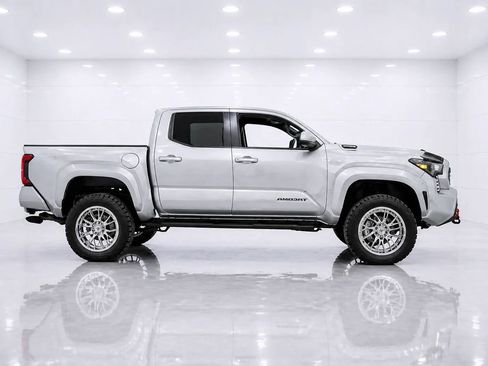 Used 2025 Toyota Tacoma TRD Sport RWD image 6
