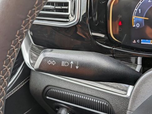 Used 2022 Jeep Wagoneer Series III w/ Premium Group I image 16