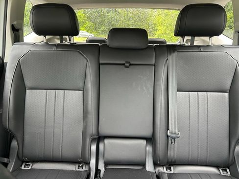 Used 2023 Volkswagen Tiguan SE FWD image 13