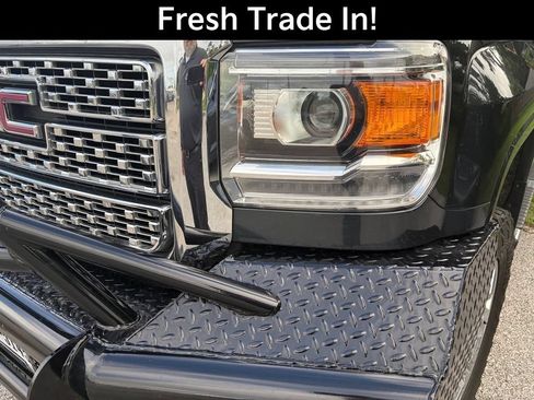 Used 2019 GMC Sierra 2500 Denali w/ Duramax Plus Package AWD/4WD image 4