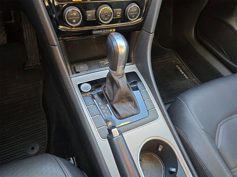 Used 2020 Volkswagen Passat 2.0T SE image 22