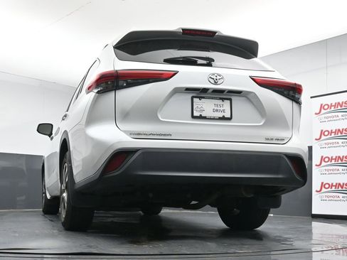 Used 2023 Toyota Highlander XLE image 29