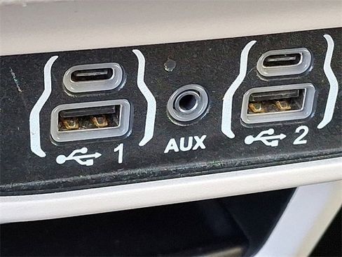 Used 2024 Chrysler Pacifica Touring-L image 20