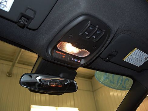 Used 2024 Chevrolet Trax RS w/ Sunroof Package FWD image 25