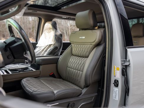 Used 2026 Ford F450 Platinum w/ Platinum Plus Package image 36