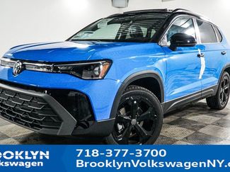 New 2025 Volkswagen Taos SE image 1