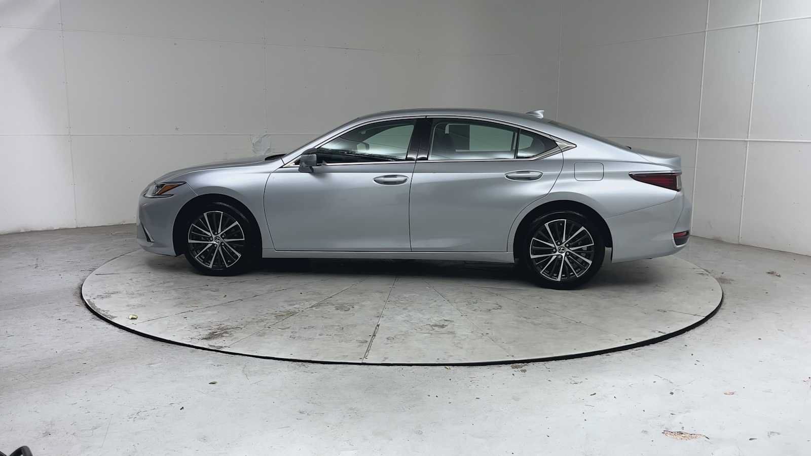Used 2024 Lexus ES 250 w/ Premium Package AWD/4WD image 4