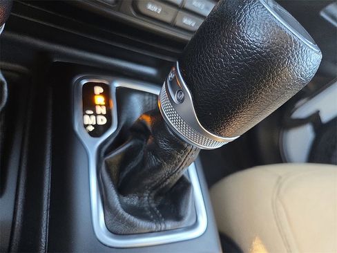 Used 2022 Jeep Gladiator Willys image 15