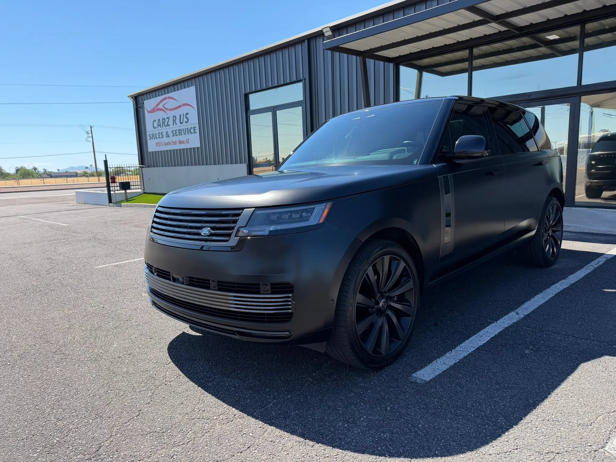 Used 2024 Land Rover Range Rover SV AWD/4WD image 3