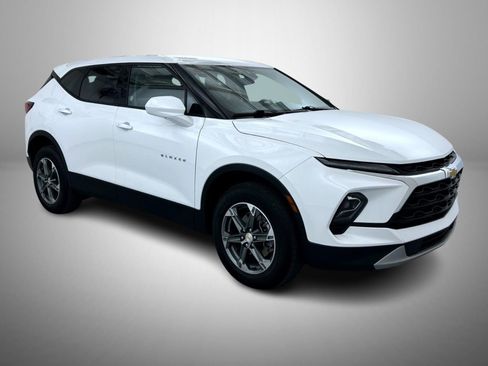 Used 2025 Chevrolet Blazer LT AWD/4WD image 3