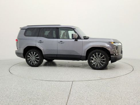 Used 2025 Lexus GX 550 w/ Accessory Package (Z1) AWD/4WD image 4