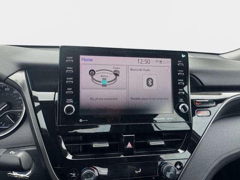 Certified 2021 Toyota Camry XLE image 32