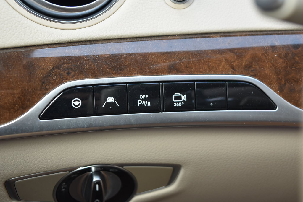 Used 2017 Mercedes-Benz S 550 Sedan w/ Premium Package image 19