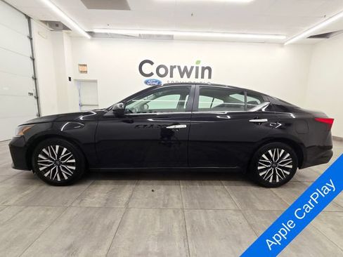 Used 2025 Nissan Altima 2.5 SV FWD image 2