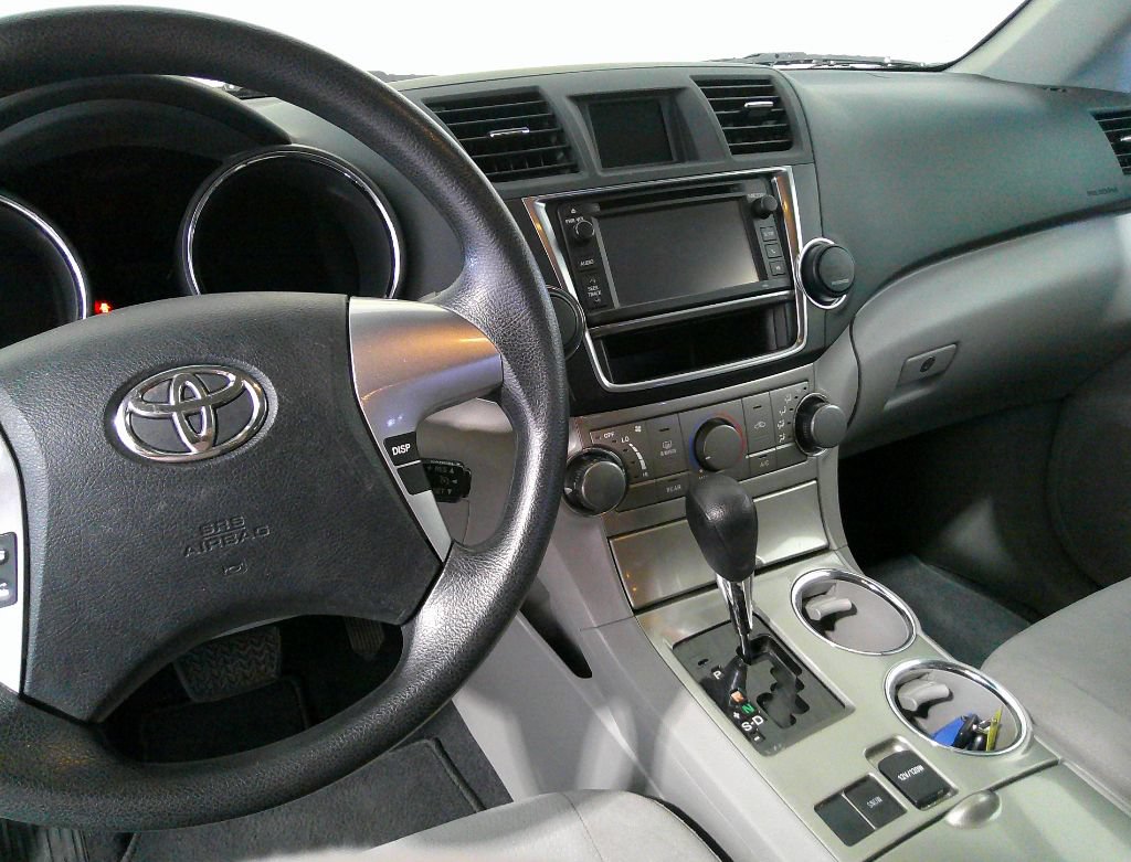 Used 2013 Toyota Highlander Plus FWD image 24