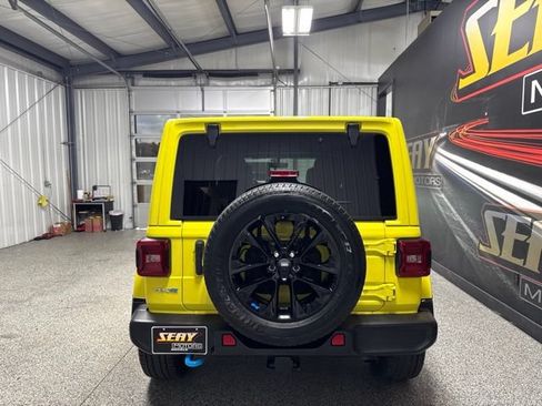 Used 2023 Jeep Wrangler Unlimited Sahara w/ Cold Weather Group AWD/4WD image 14
