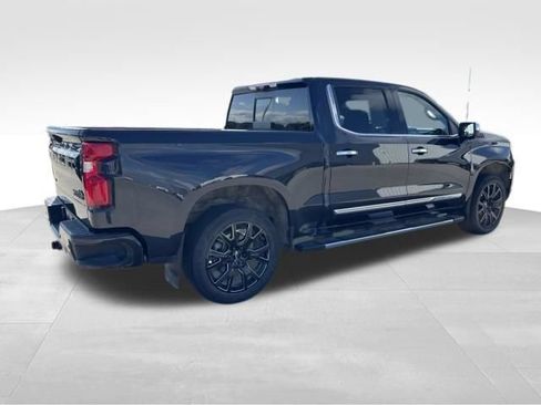 Used 2023 Chevrolet Silverado 1500 High Country w/ High Country Premium Package AWD/4WD image 5