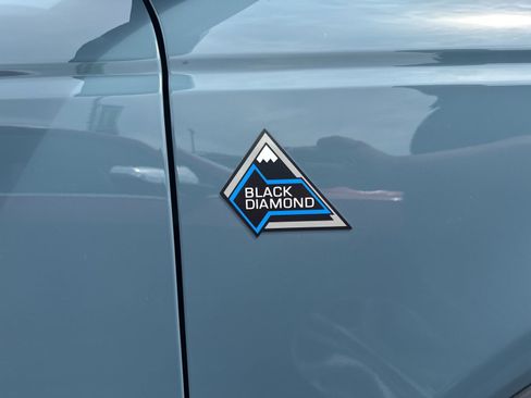 Used 2022 Ford Bronco Black Diamond image 5