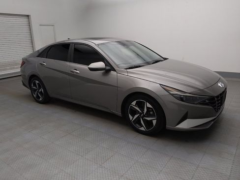 Used 2021 Hyundai Elantra Limited image 11