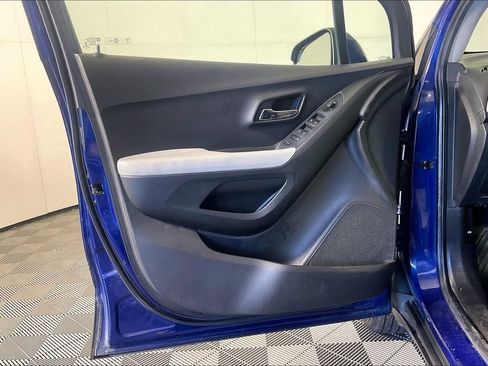 Used 2017 Chevrolet Trax LS AWD/4WD image 19