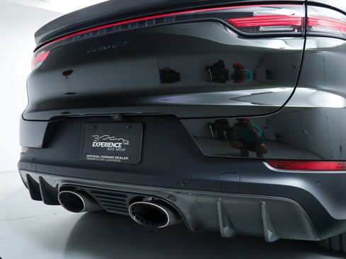 Used 2022 Porsche Cayenne Turbo GT image 13