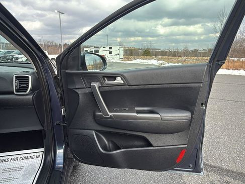 Used 2022 Kia Sportage LX image 17