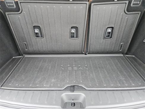 Used 2025 Nissan Pathfinder Platinum image 33