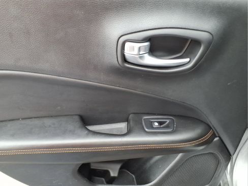 Used 2018 Jeep Compass Limited image 13