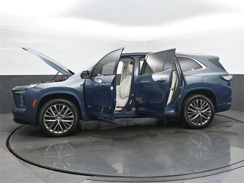 Certified 2025 Buick Enclave Avenir image 55