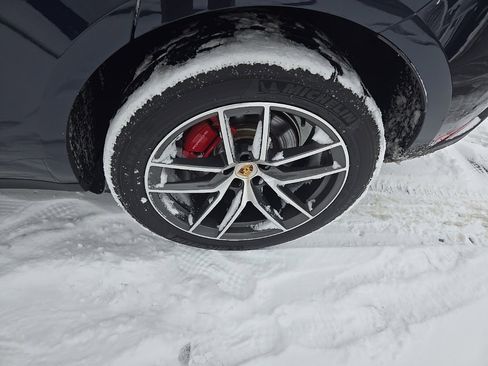 Used 2023 Porsche Macan S w/ Sport Chrono Package image 9