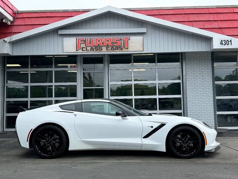 Used 2018 Chevrolet Corvette Stingray Coupe w/ Carbon Flash Badge Package RWD image 2
