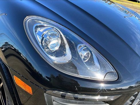 Used 2018 Porsche Macan AWD/4WD image 27