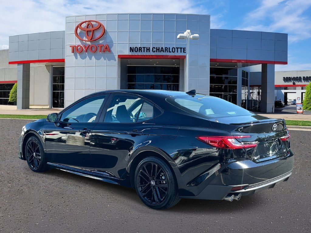Used 2025 Toyota Camry SE FWD image 5
