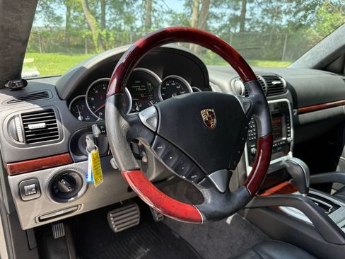 Used 2005 Porsche Cayenne Turbo AWD/4WD image 15