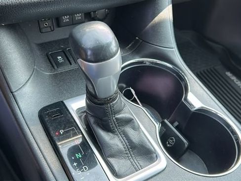 Used 2017 Toyota Highlander XLE AWD/4WD image 19