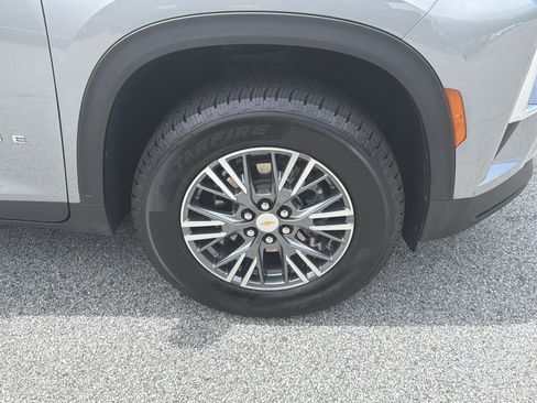 Used 2025 Chevrolet Traverse LT FWD image 14